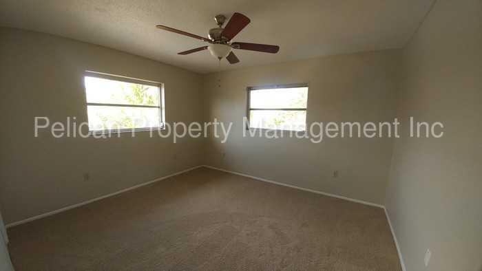 313 Gladstone Blvd - Photo 3 of 12