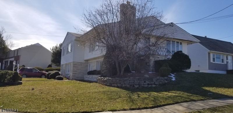 3 Joan Pl - Photo 3 of 13