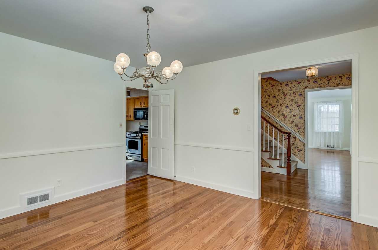 90 Colonial Pkwy - Photo 2 of 23