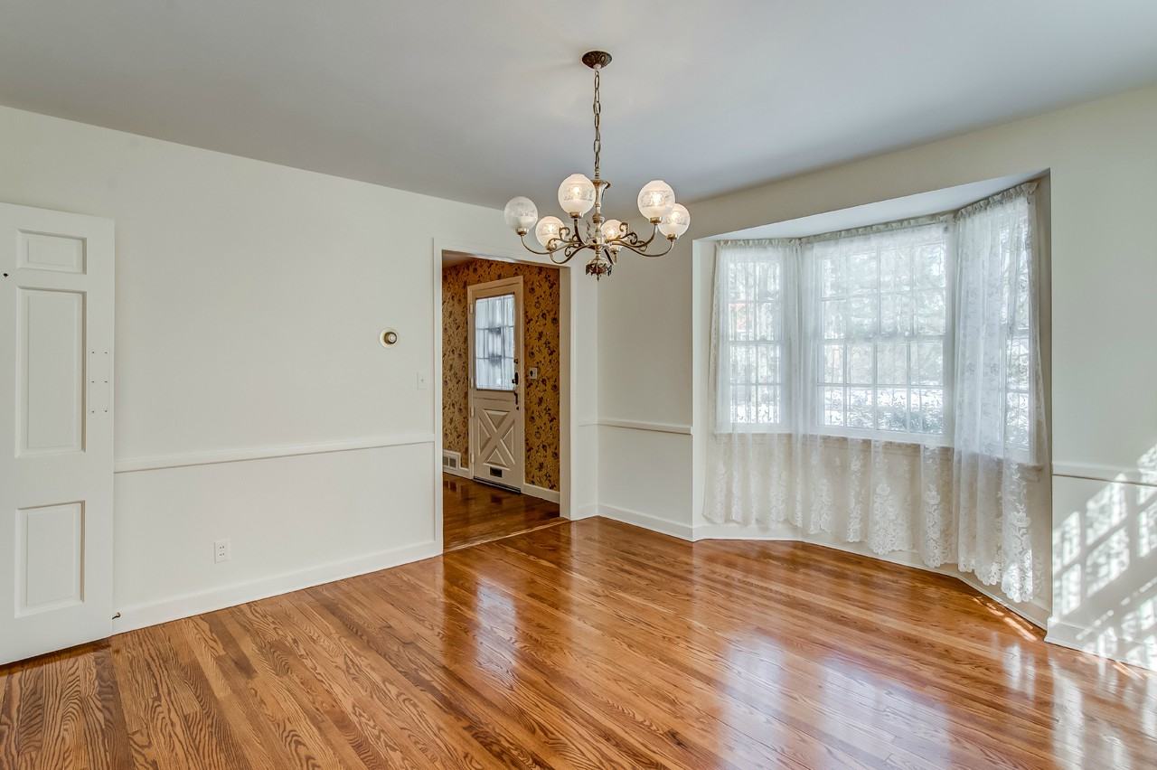 90 Colonial Pkwy - Photo 3 of 23