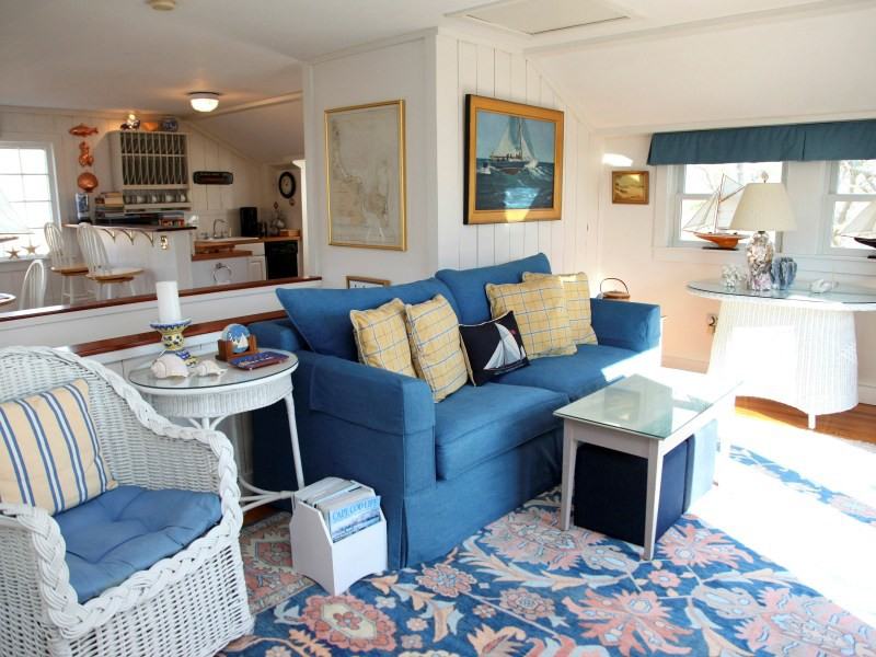 27 Horseshoe Ln - Photo 3 of 10