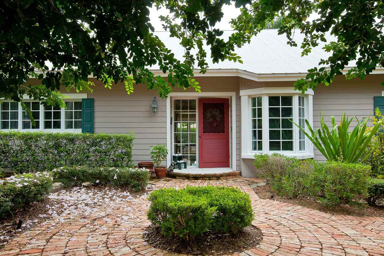 2171 Southwinds Dr - Photo 3 of 20