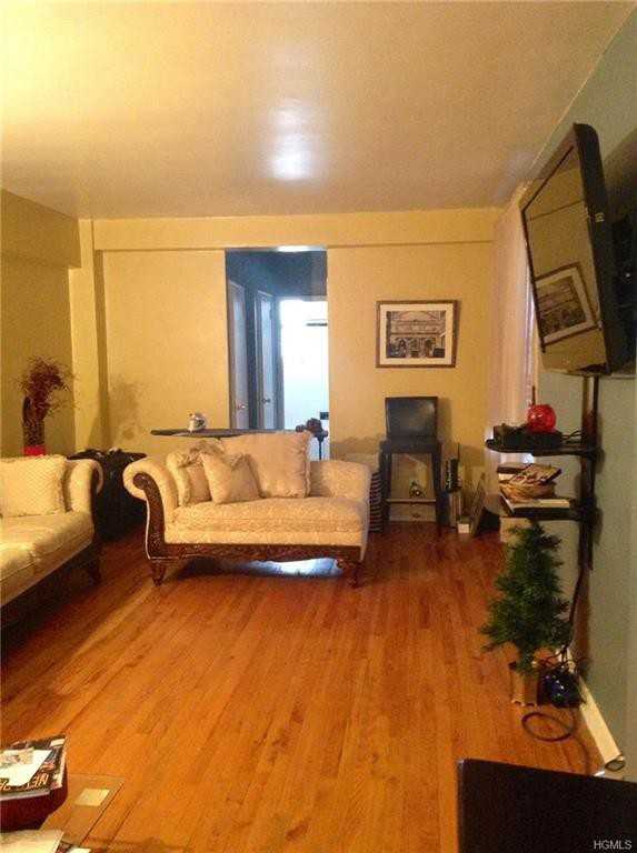 754 Bronx River Rd - Photo 2 of 10