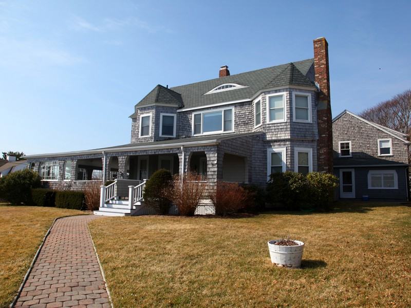 172 Irving Ave - Photo 2 of 12