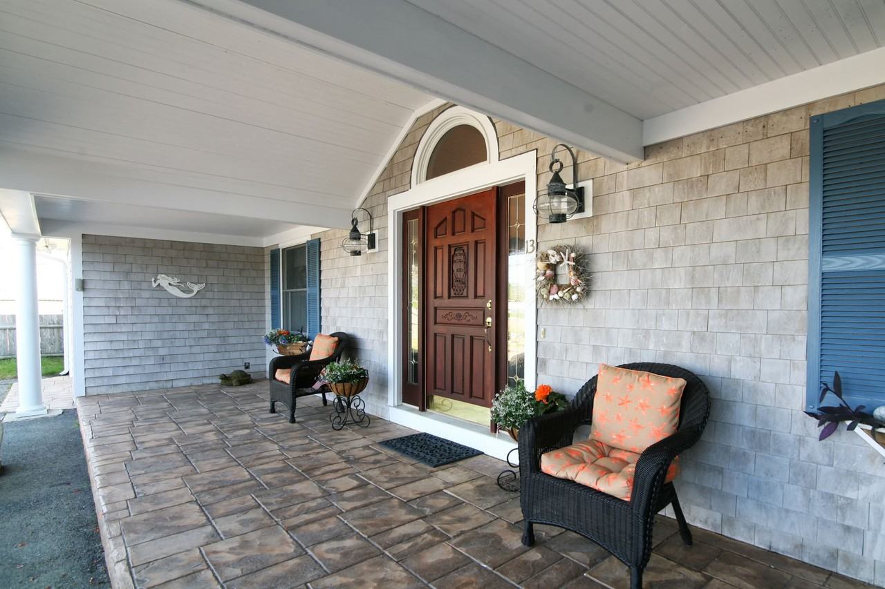 13 Bay Rd - Photo 2 of 28