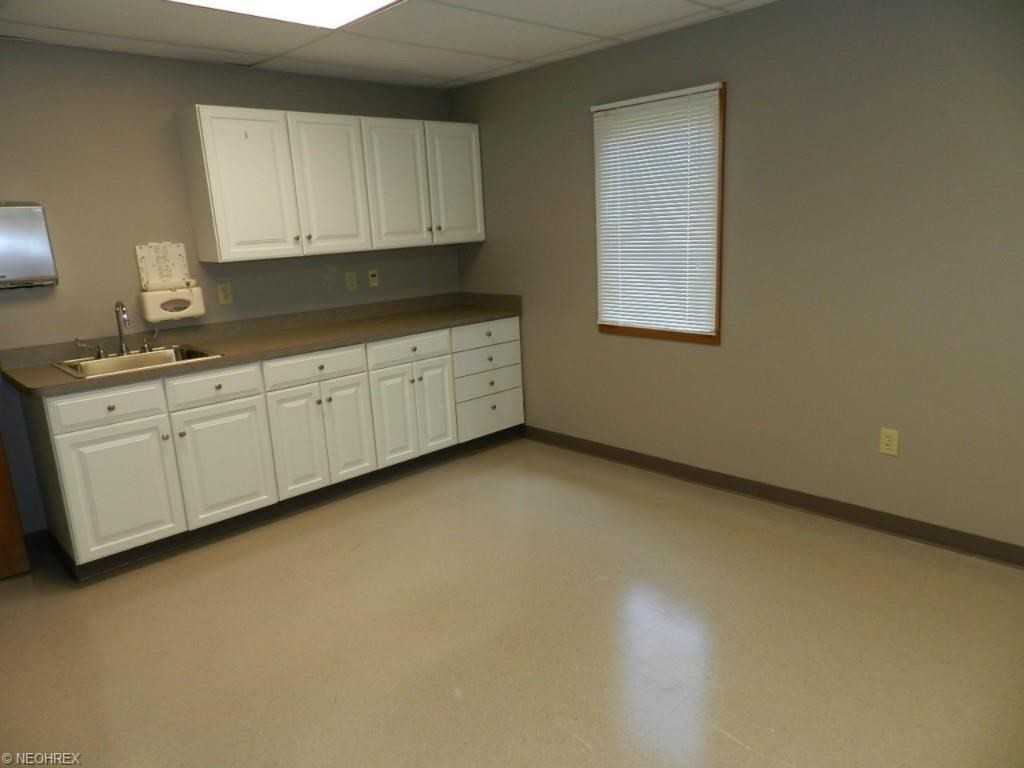 552 N Leavitt Rd - Photo 3 of 20