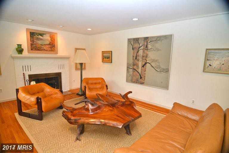 525 N Kent St - Photo 3 of 17