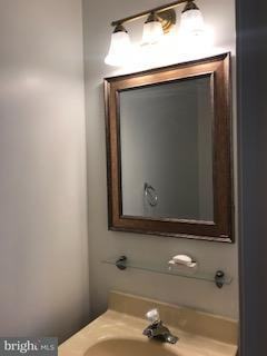 1167 Oak Ave - Photo 2 of 16