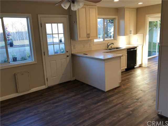 438 S Darwood Ave - Photo 3 of 13