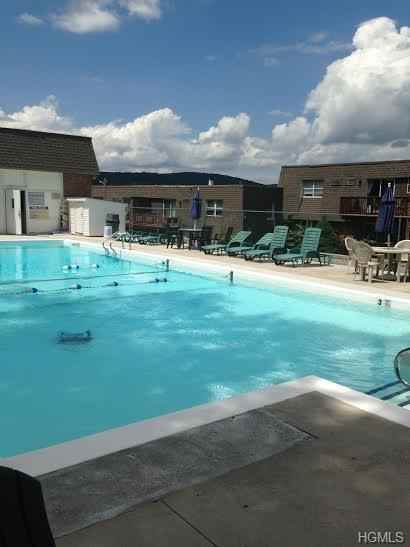 22 Crescent Dr - Photo 2 of 12