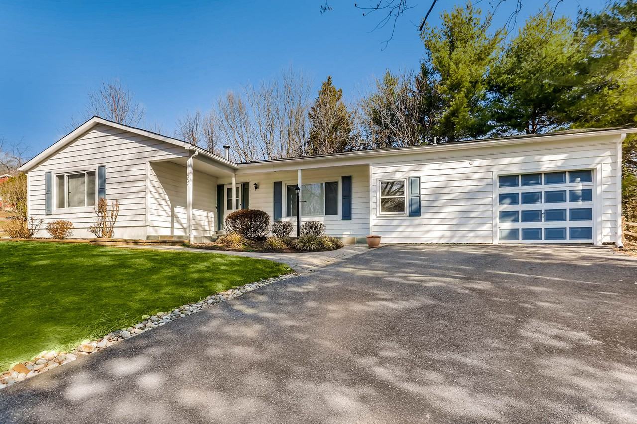 9829 Moyer Rd - Photo 2 of 30