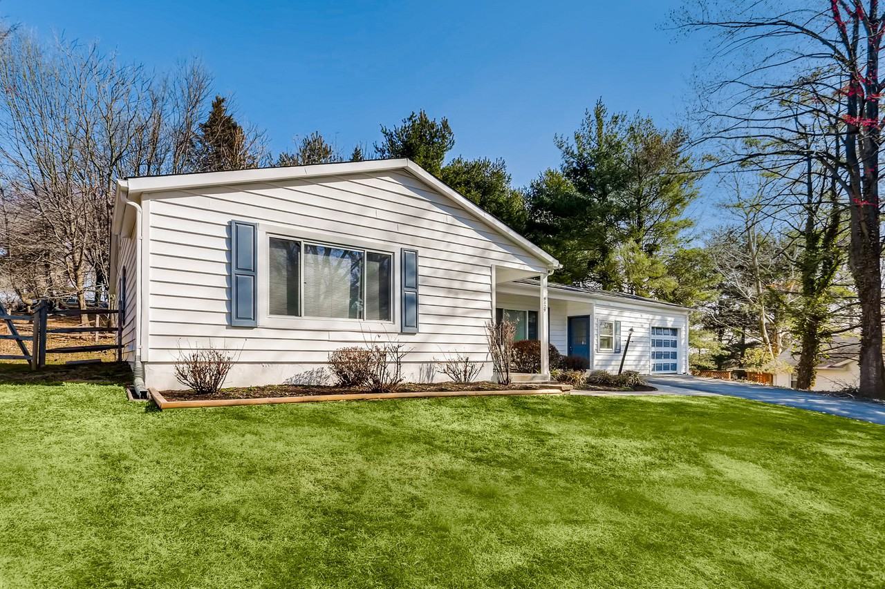 9829 Moyer Rd - Photo 3 of 30