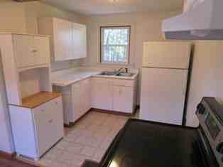 612 Warwick Rd - Photo 3 of 10