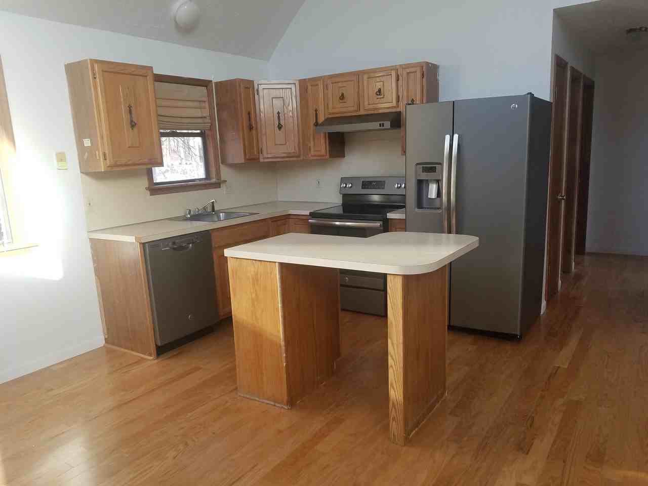 315 Surrey Dr - Photo 3 of 15