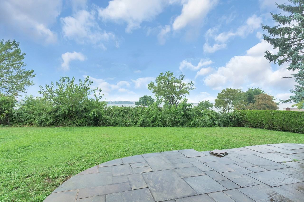 154 Grist Mill Ln - Photo 2 of 20