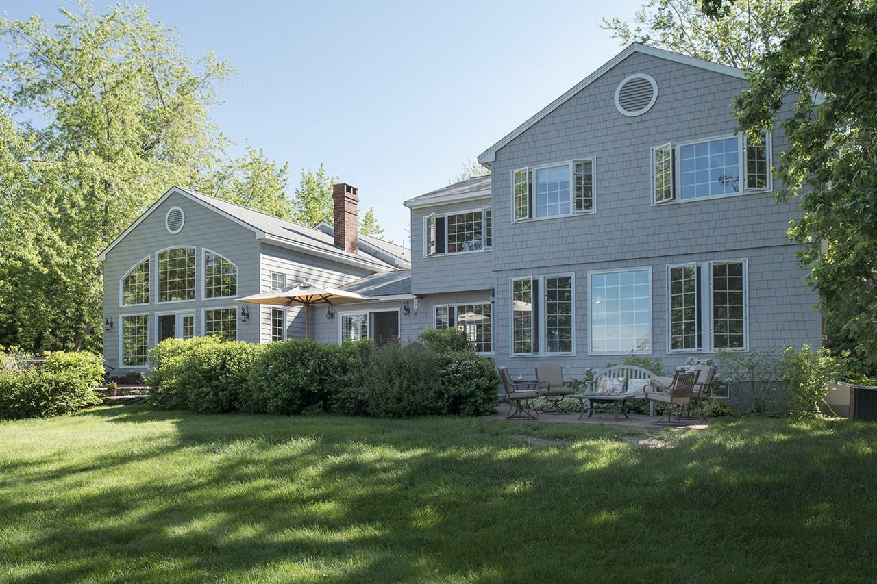 618 Shore Rd - Photo 3 of 29