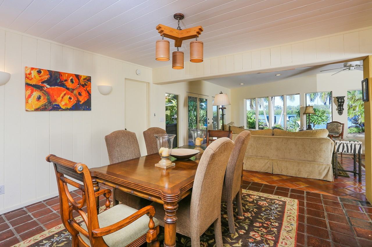 318 N Washington Dr - Photo 3 of 25