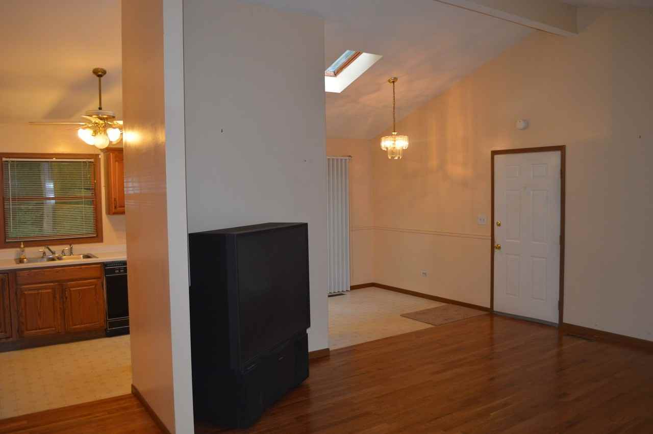 1345 Fair Oaks Ave - Photo 3 of 10