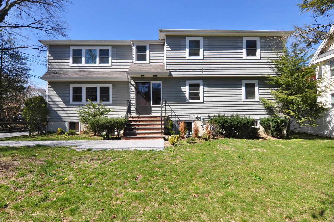 276 5th Ave - Photo 3 of 14