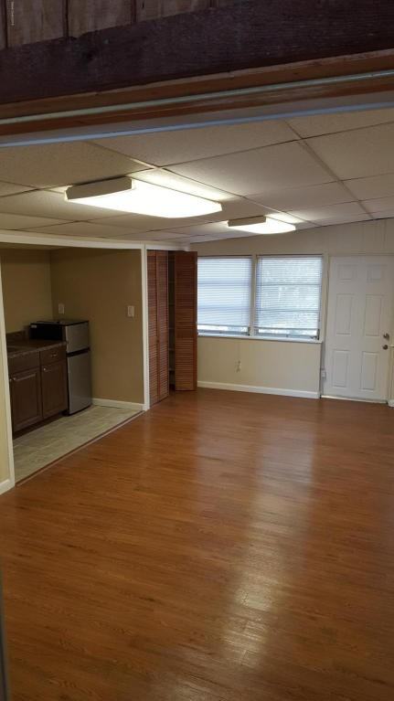 808 7th St - Photo 3 of 7