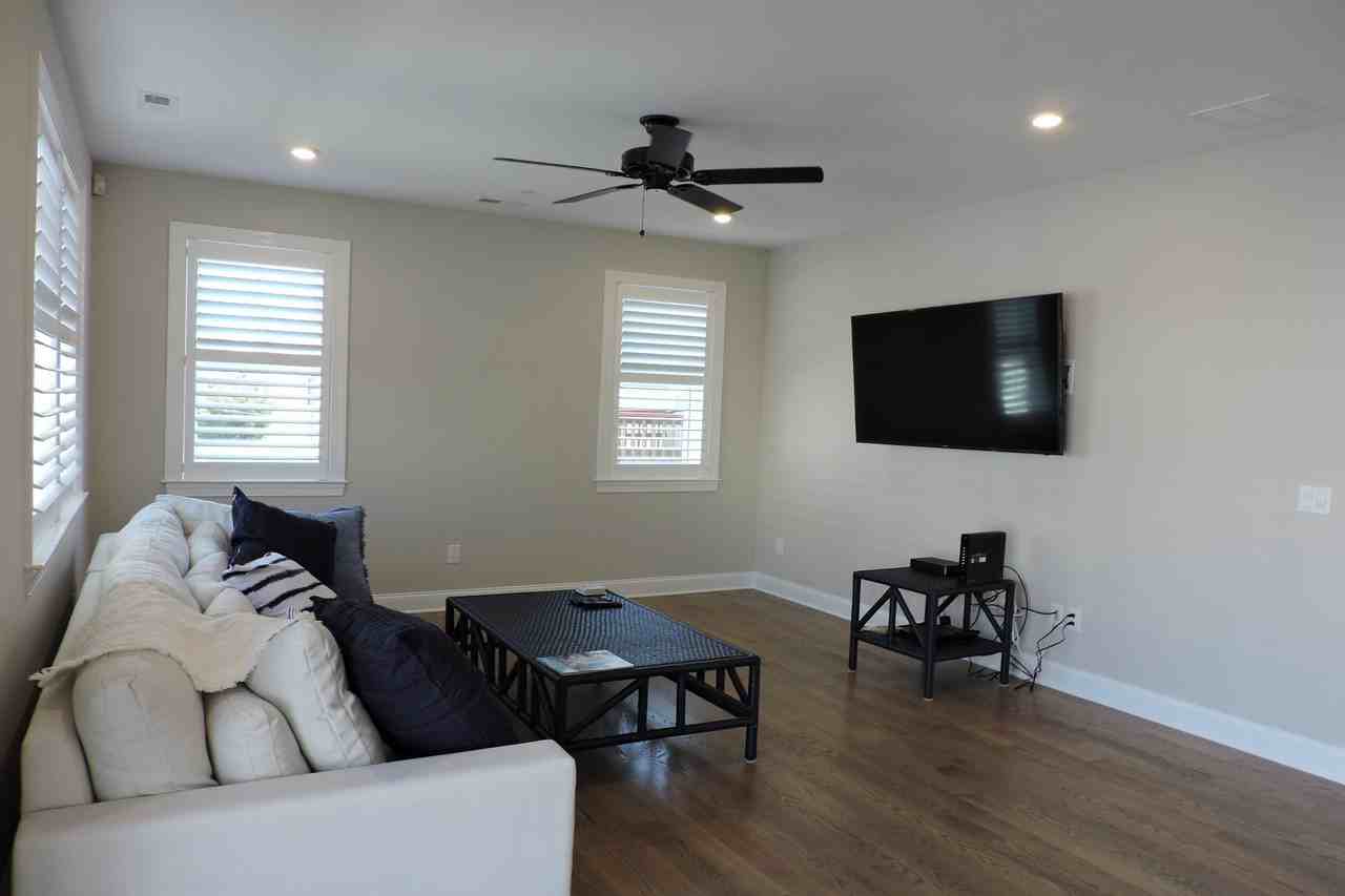 117 N Jefferson Ave #c - Photo 2 of 25