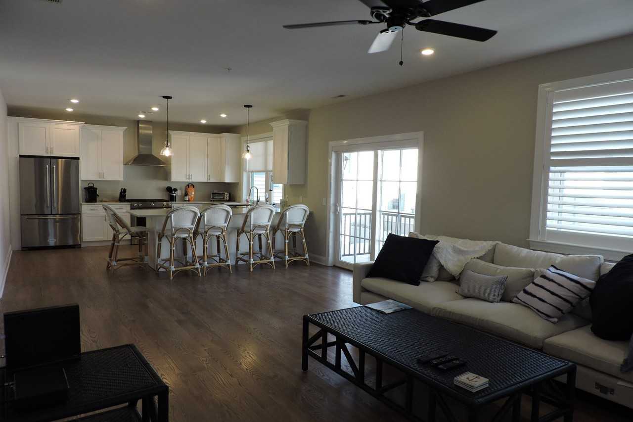 117 N Jefferson Ave #c - Photo 3 of 25