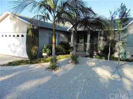 490 Eaton Dr - Photo 2 of 32