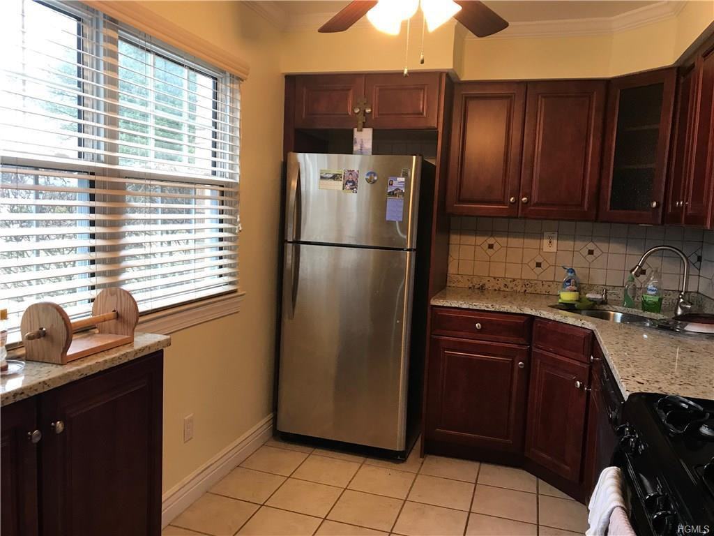 110 Yorkshire Dr - Photo 2 of 9