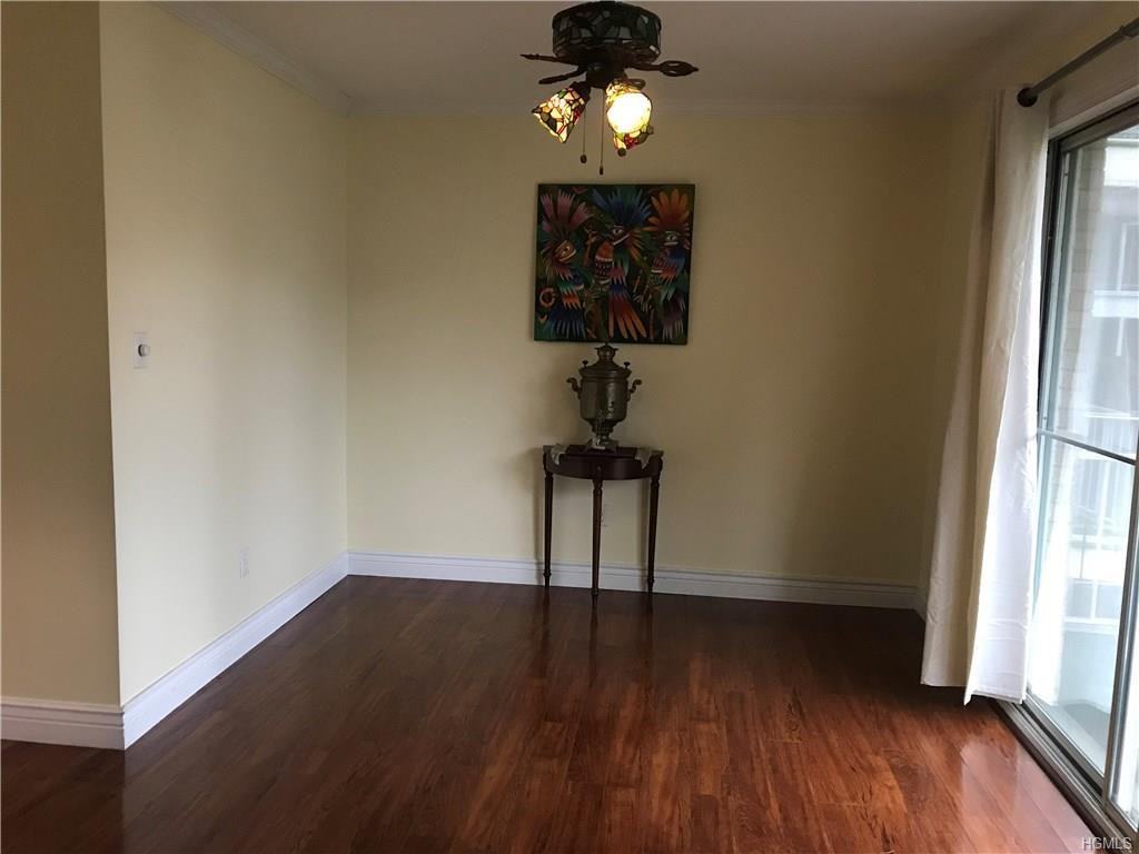 110 Yorkshire Dr - Photo 3 of 9