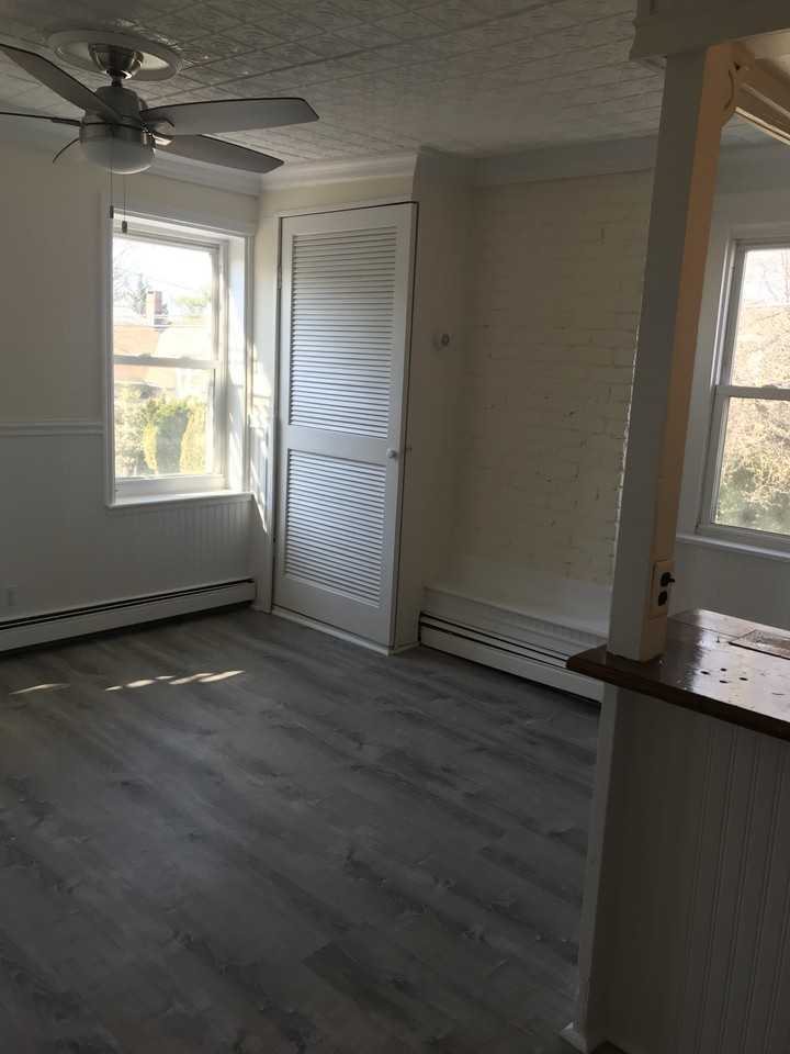 279 City Island Ave - Photo 2 of 5