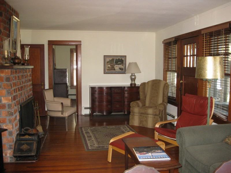 10 Bay Ave - Photo 3 of 11