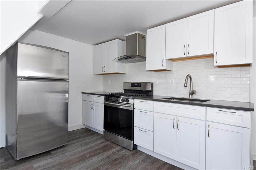 44 Ridge St - Photo 2 of 11