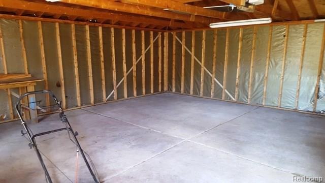 15722 Helen St - Photo 3 of 21