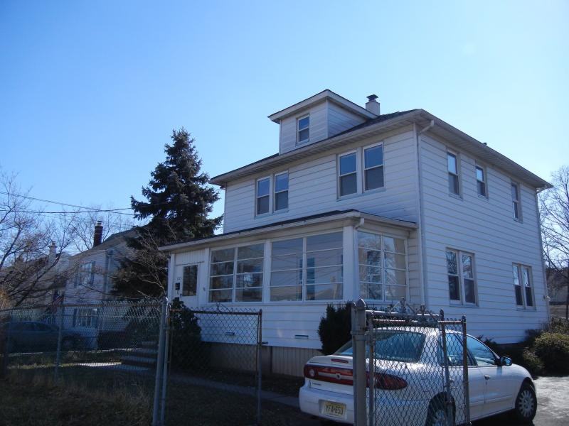 205 Melrose Ave - Photo 2 of 10