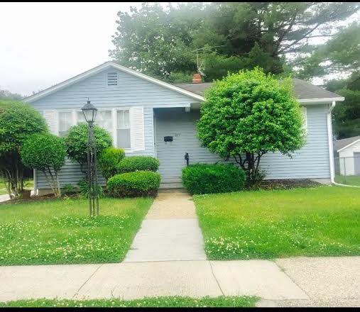 217 Laurel Ave - Photo 2 of 18