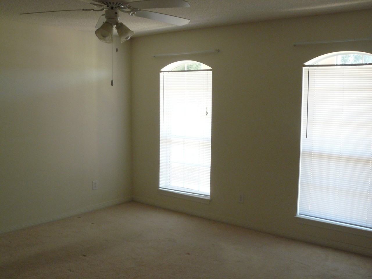 609 Downhaul Dr - Photo 3 of 12