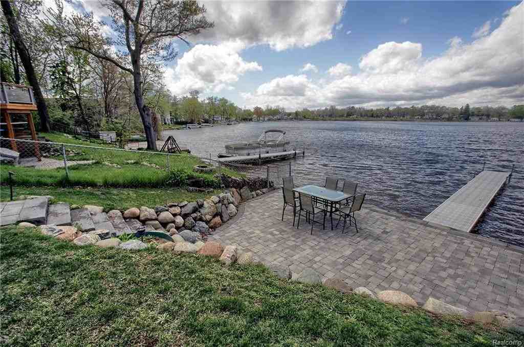 27 Danforth St - Photo 2 of 32