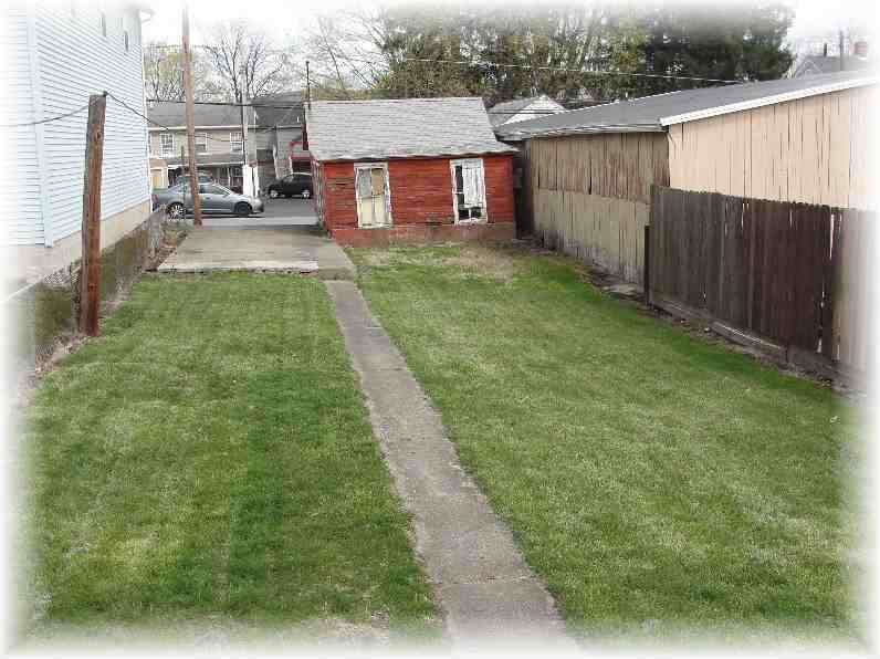 211 Lincoln St - Photo 3 of 17