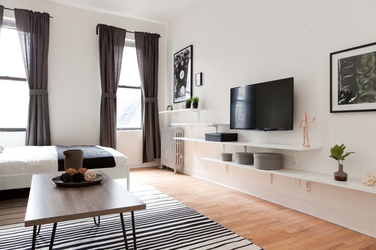 E 14th St & 1st Ave #BA6D