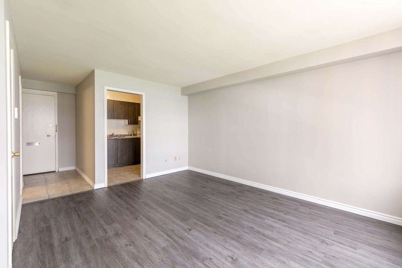 8885 Riverside Drive East - Photo 2 of 8