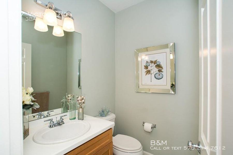 207 Victory Rd - Photo 3 of 5