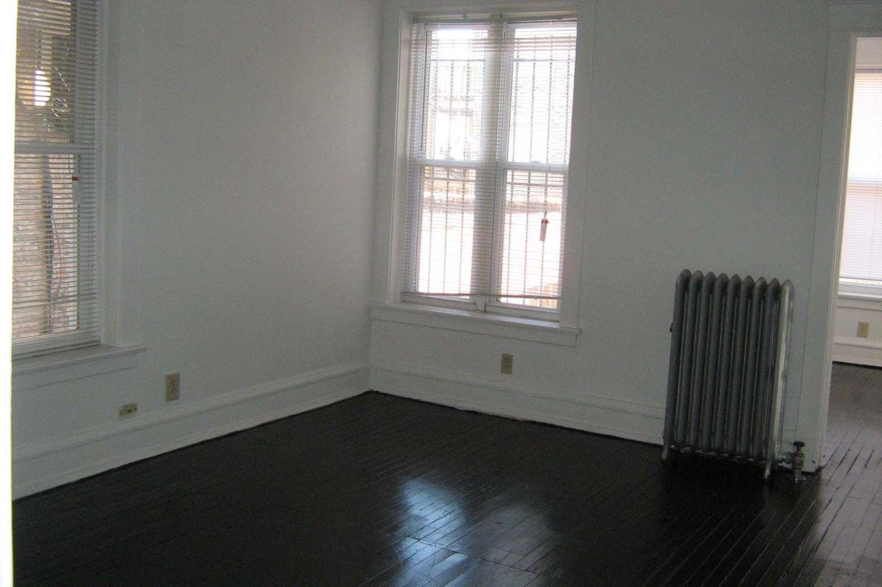 918 E. Hyde Park Boulevard - Photo 7 of 34