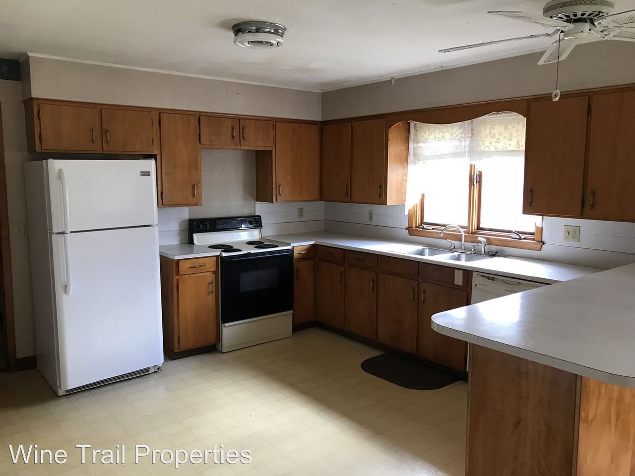 600 Plum Point Rd - Photo 2 of 10