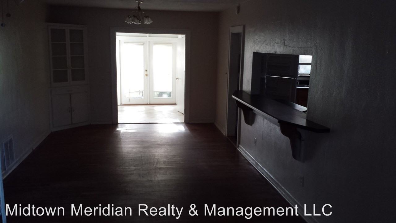 2196 Amelia Cir - Photo 2 of 17