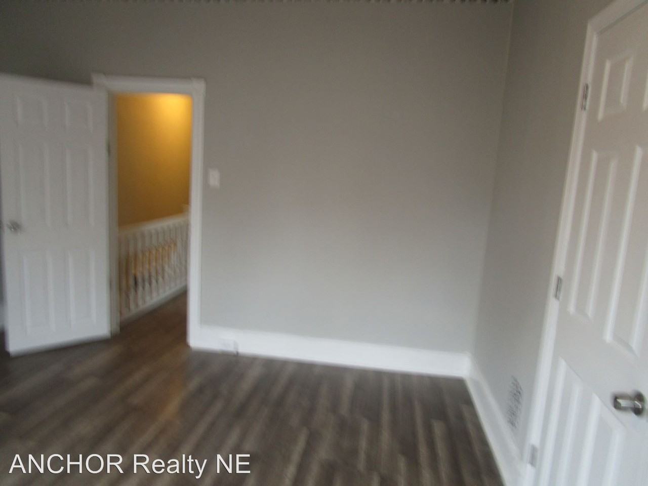 139 W Weaver St - Photo 2 of 9