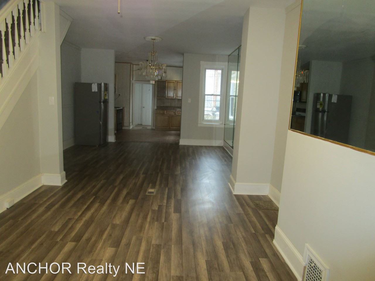 139 W Weaver St - Photo 3 of 9