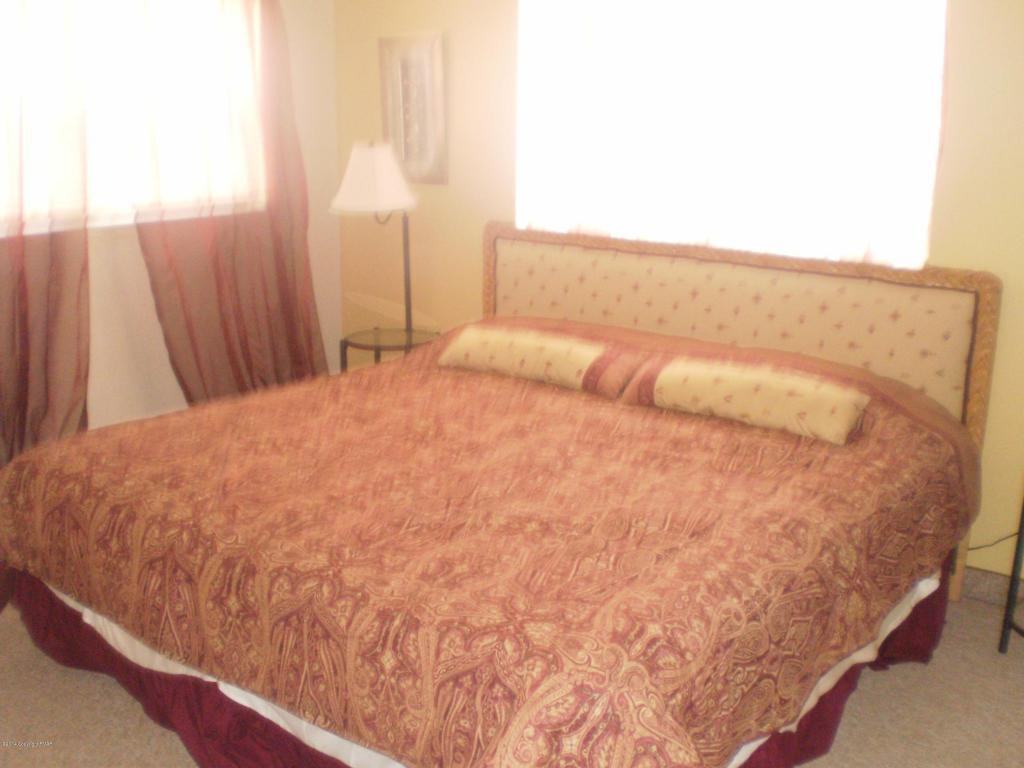 185 Midlake Dr - Photo 2 of 11