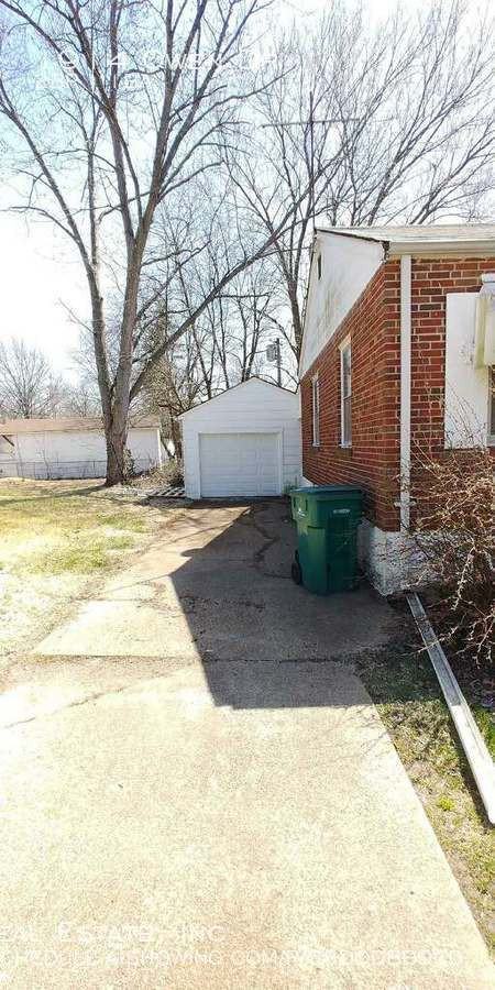 1914 Owen Dr - Photo 2 of 10
