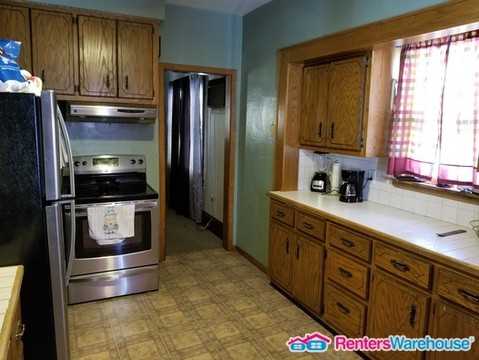 122 23rd Ave N - Photo 3 of 18