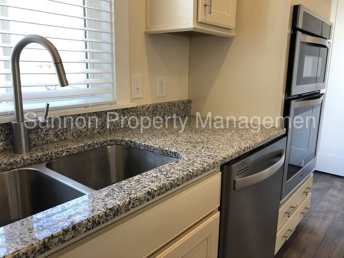 3609 South Blvd - Photo 3 of 23